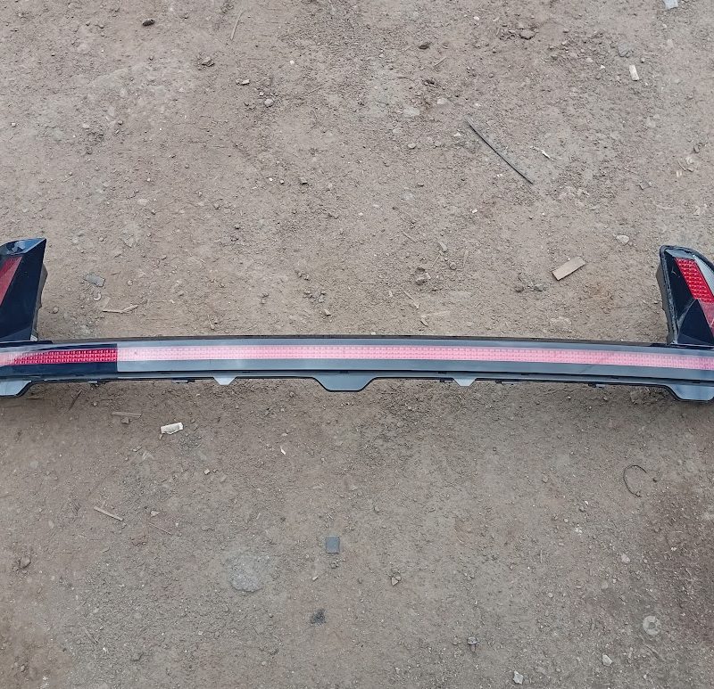 фонарь разбито стекло  внутренний дверь багажника центральный Hyundai Tucson 22-26 LED